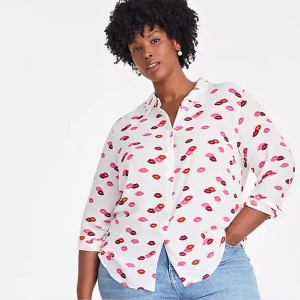 NWT On 34th Women's Trendy Plus Size Lip Party Printed Blouse 2X - Picture 2 of 5